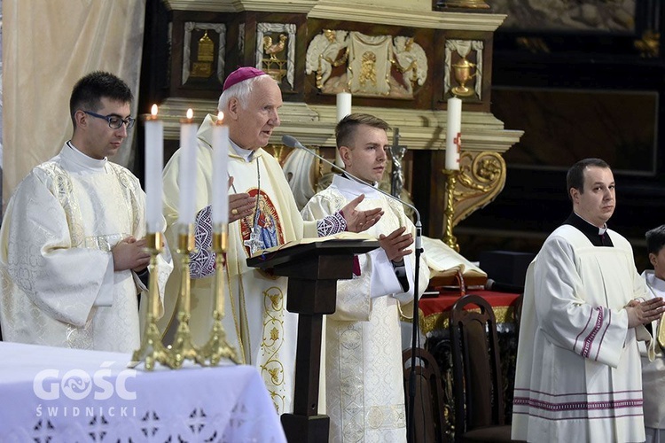 Błogosławieństwo nadzwyczajnych szafarzy, ceremoniarzy i lektorów