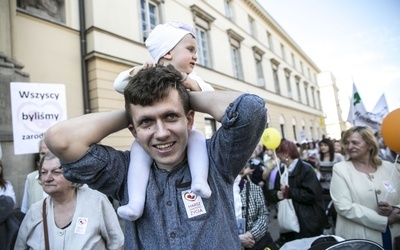 Marsz dla Życia. Specjalne błogosławieństwo dla rodzin od kardynała