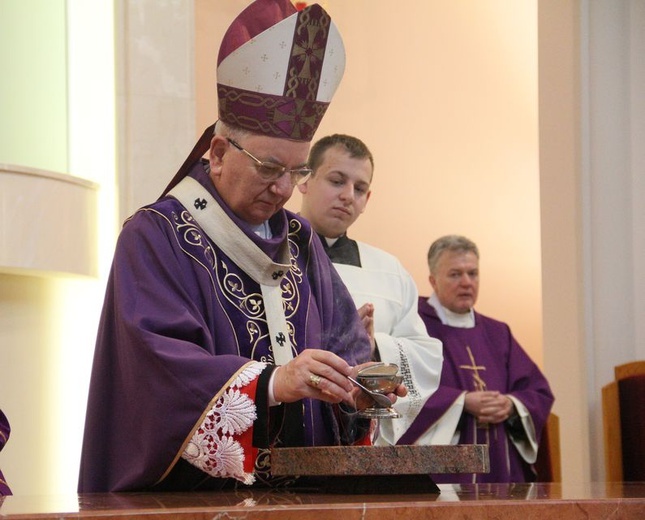 Konsekracja ołtarza w kościele św. Jadwigi w Lublinie