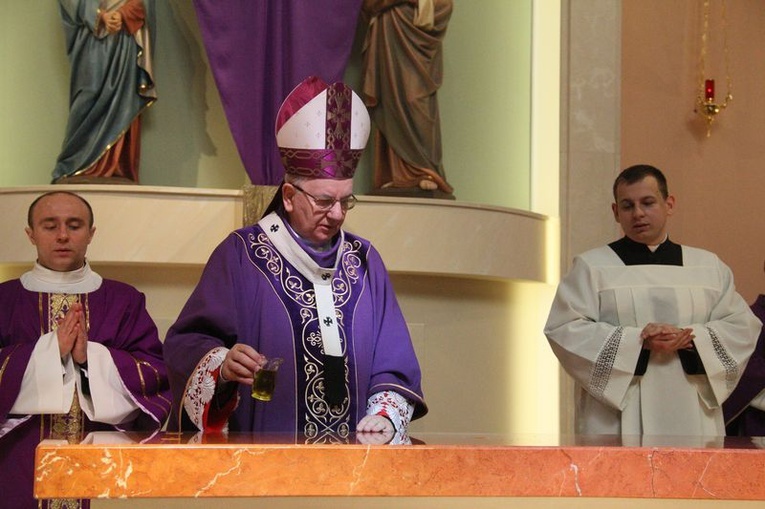 Konsekracja ołtarza w kościele św. Jadwigi w Lublinie