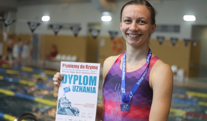 Każdy uczestnik maratonu otrzymuje pamiątkowy dyplom "rzymskiego" pływania.