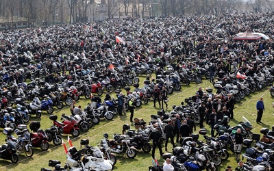Tysiące motocyklistów oficjalne zainaugurowało sezon zlotem na Jasną Górę