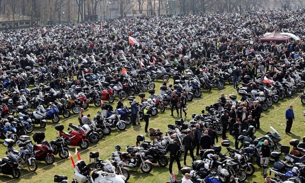 Tysiące motocyklistów oficjalne zainaugurowało sezon zlotem na Jasną Górę