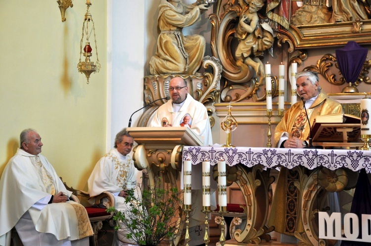 Wprowadzenie relikwi św. JP II w Chróścinie Opolskiej