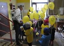 Żonkile w Męcince. Kwesta dla hospicjum