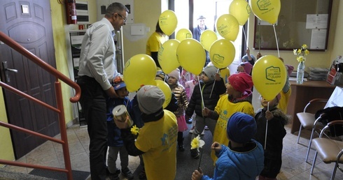 Żonkile w Męcince. Kwesta dla hospicjum