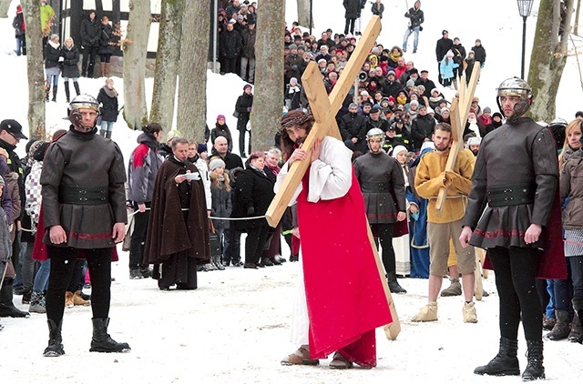 Wydarzenia na Kalwarii Wejherowskiej co roku przyciągają rzesze pielgrzymów.