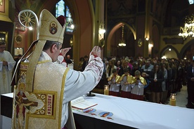 Uroczyste błogosławieństwo na zakończenie Eucharystii.