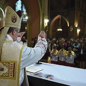 Uroczyste błogosławieństwo na zakończenie Eucharystii.