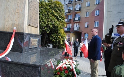 Nisko. Tablica ku pamięci ppor. Jana Olechowskiego.