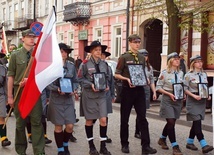 Wśród 96 ofiar katastrofy smoleńskiej było pięć osób związanych z naszym regionem. Na zdjęciu: Marsz Milczenia w Płocku zorganizowany po katastrofie smoleńskiej.