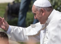 Papież Franciszek: 100 tys. euro dla powodzian w Iranie