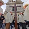 Za pracoholików i zalęknionych. Droga Krzyżowa Ludzi Pracy