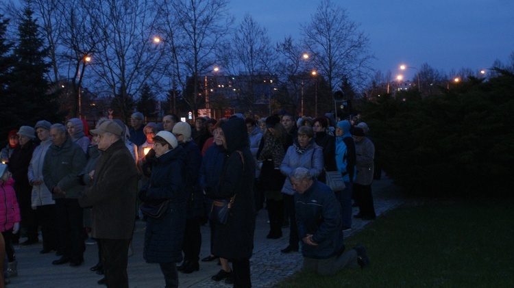 Droga Krzyżowa ulicami osiedla Polanka - parafia Odkupiciela Świata