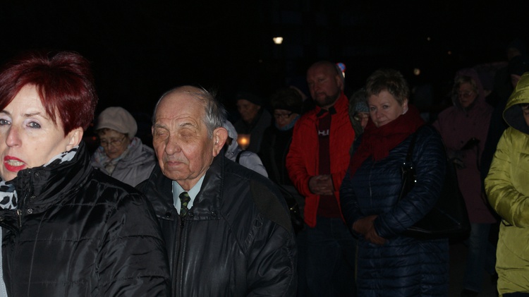 Droga Krzyżowa ulicami osiedla Polanka - parafia Odkupiciela Świata