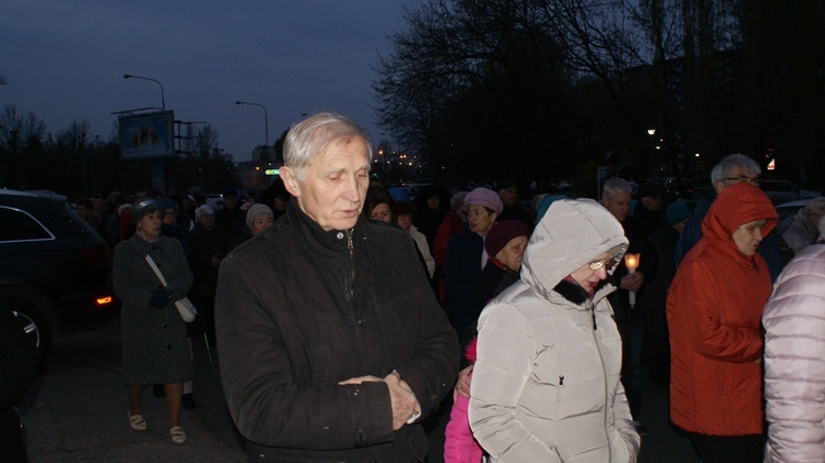 Droga Krzyżowa ulicami osiedla Polanka - parafia Odkupiciela Świata