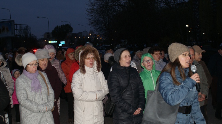 Droga Krzyżowa ulicami osiedla Polanka - parafia Odkupiciela Świata