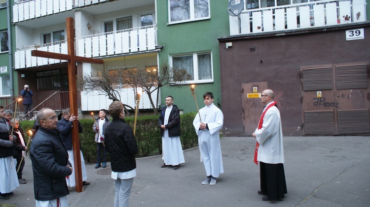 Droga Krzyżowa ulicami osiedla Polanka - parafia Odkupiciela Świata