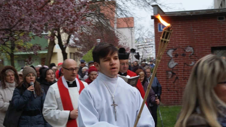 Droga Krzyżowa ulicami osiedla Polanka - parafia Odkupiciela Świata