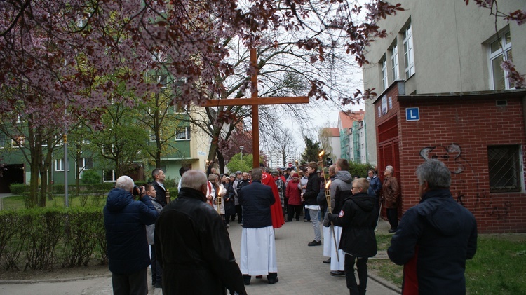 Droga Krzyżowa ulicami osiedla Polanka - parafia Odkupiciela Świata