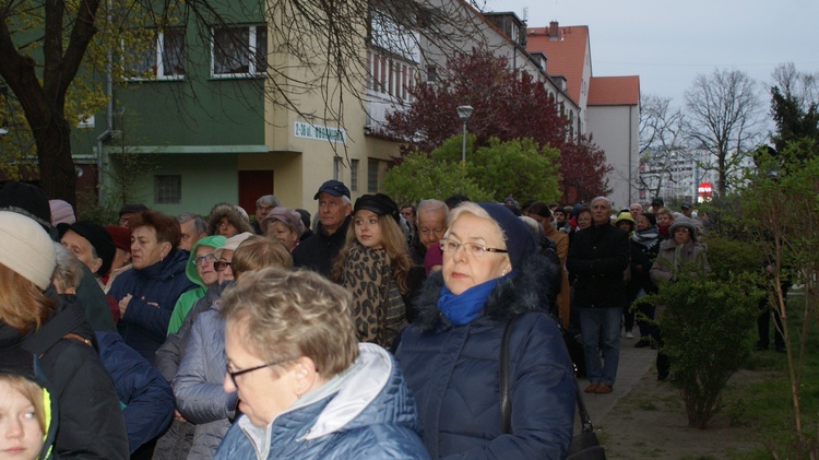 Droga Krzyżowa ulicami osiedla Polanka - parafia Odkupiciela Świata