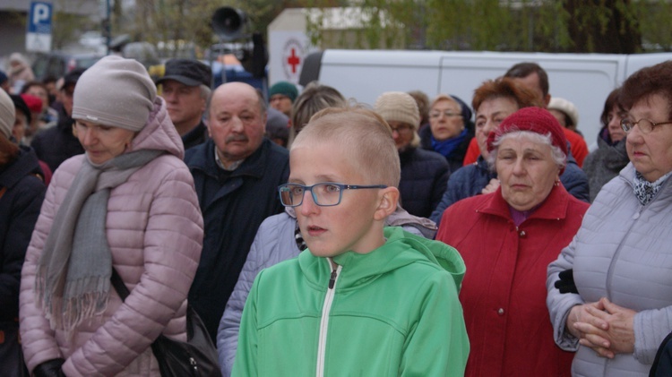 Droga Krzyżowa ulicami osiedla Polanka - parafia Odkupiciela Świata