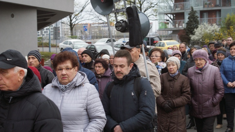 Droga Krzyżowa ulicami osiedla Polanka - parafia Odkupiciela Świata