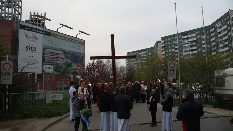 Droga Krzyżowa ulicami osiedla Polanka - parafia Odkupiciela Świata