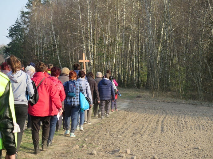 Droga Krzyżowa w parafii Nuna