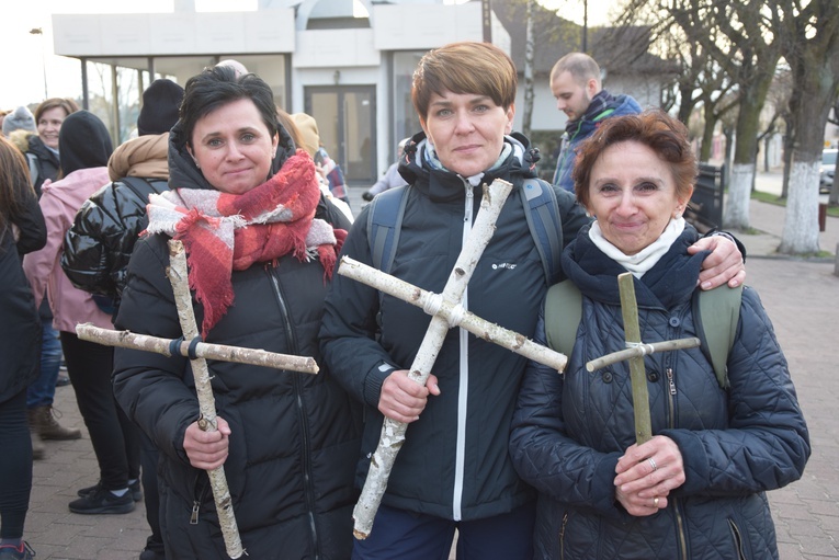 Ewa Karasińska (w środku) po raz pierwszy wraz z koleżankami wybrała się na Ekstremalną Drogę Krzyżową.