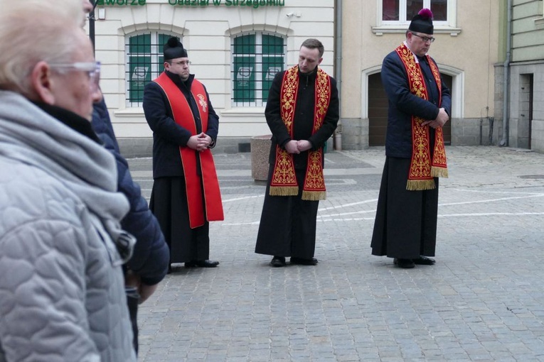 Droga Krzyżowa ulicami miast - Strzegom