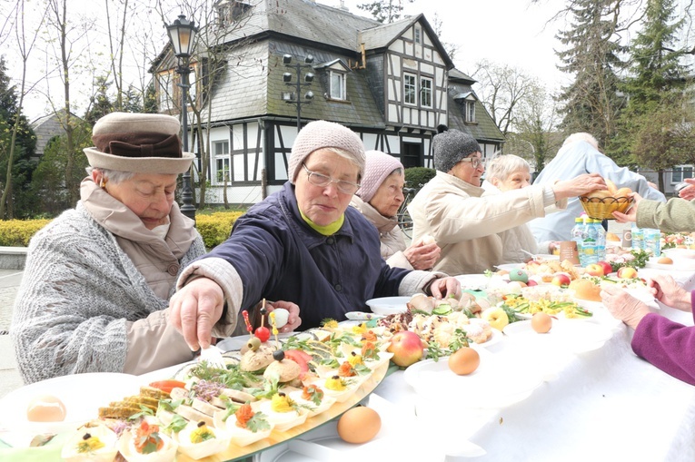 Śniadanie wielkanocne dla samotnych, chorych i potrzebujących w Miliczu