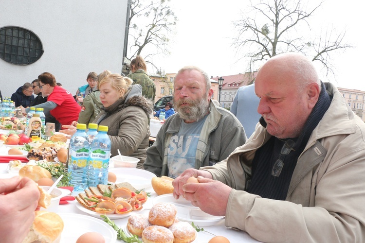 Śniadanie wielkanocne dla samotnych, chorych i potrzebujących w Miliczu