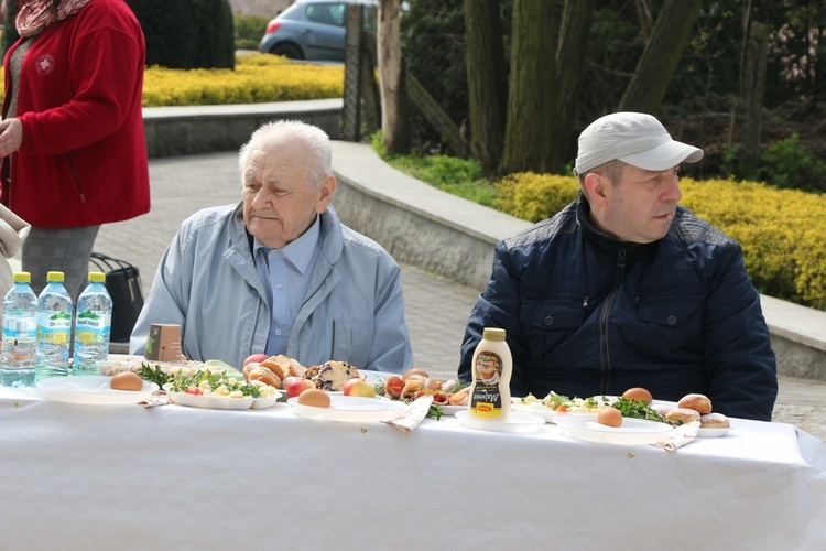 Śniadanie wielkanocne dla samotnych, chorych i potrzebujących w Miliczu