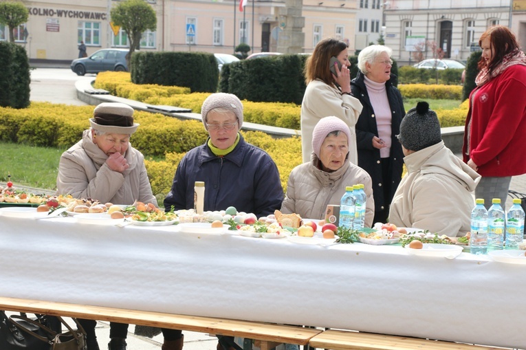 Śniadanie wielkanocne dla samotnych, chorych i potrzebujących w Miliczu