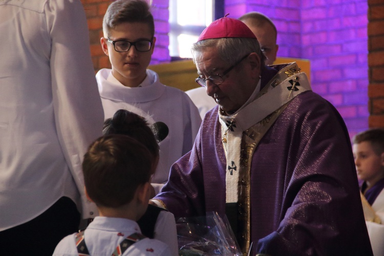 Odsłonięto pomnik wdzięczności za chrzest Polski i odzyskanie niepodległości