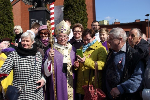 Odsłonięto pomnik wdzięczności za Chrzest Polski i Odzyskanie Niepodległości
