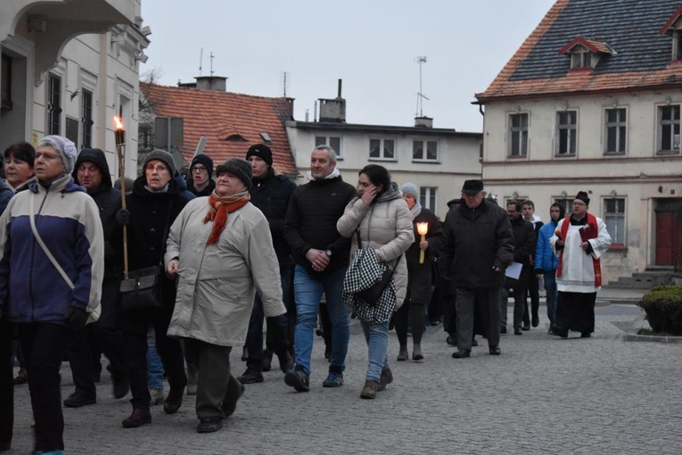 Droga Krzyżowa ulicami miast - Świebodzice