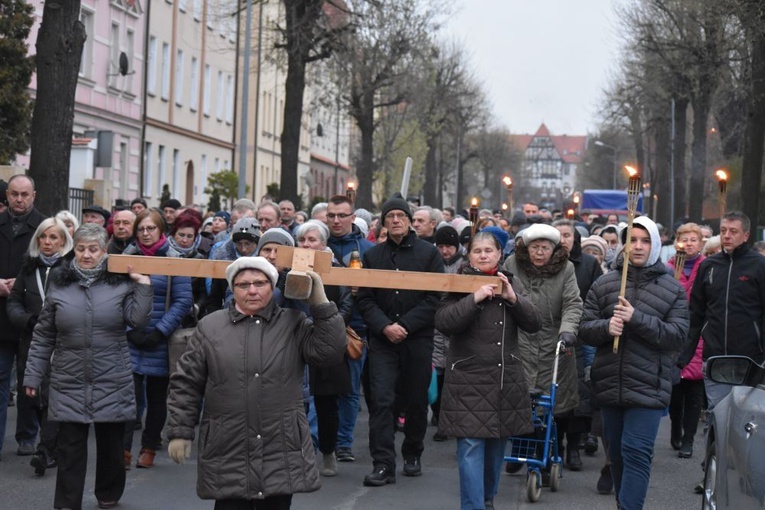 Droga Krzyżowa ulicami miast - Świebodzice