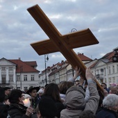 Droga Krzyżowa za prześladowanych chrześcijan w Płocku