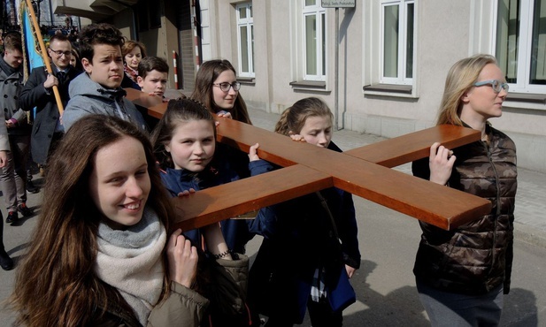 Jak zawsze, diecezjalny krzyż będzie towarzyszył młodzieży w Bielsku-Białej w Niedzielę Palmową.