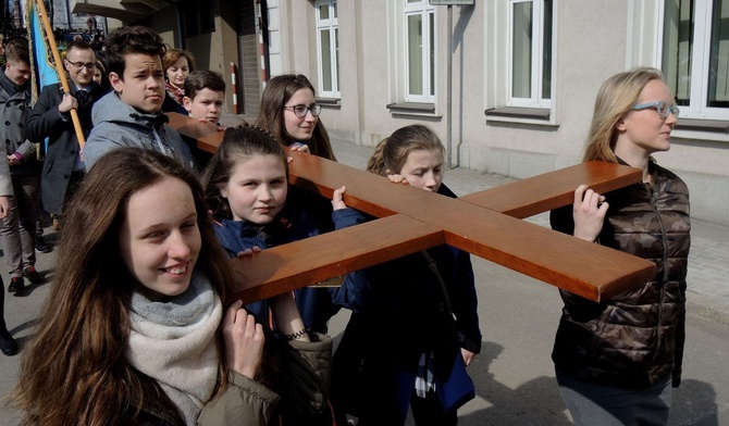 Jak zawsze, diecezjalny krzyż będzie towarzyszył młodzieży w Bielsku-Białej w Niedzielę Palmową.