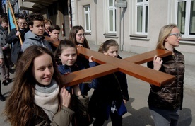 Jak zawsze, diecezjalny krzyż będzie towarzyszył młodzieży w Bielsku-Białej w Niedzielę Palmową.