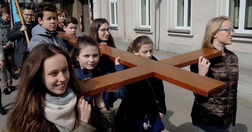 Jak zawsze, diecezjalny krzyż będzie towarzyszył młodzieży w Bielsku-Białej w Niedzielę Palmową.