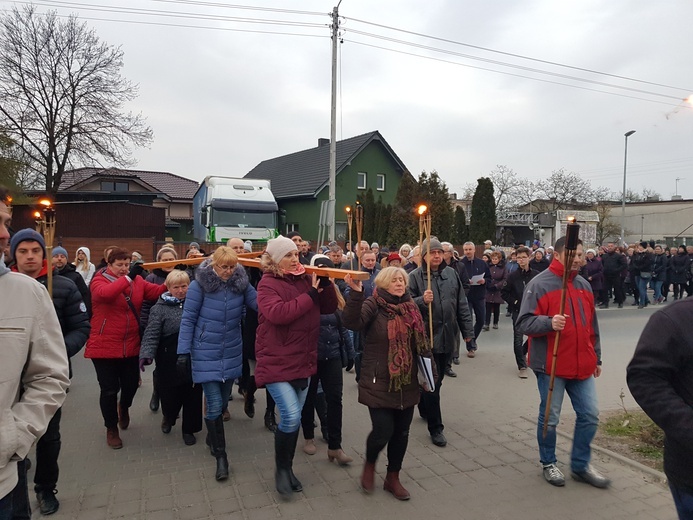 ​Droga Krzyżowana ulicach parafii pw. NMP Różańcowej w Kiełczowie