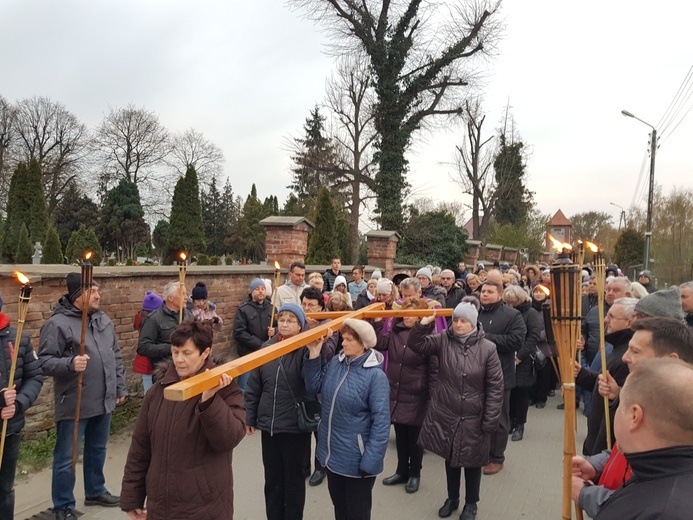 ​Droga Krzyżowana ulicach parafii pw. NMP Różańcowej w Kiełczowie