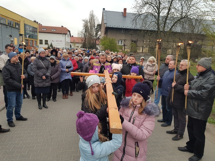 ​Droga Krzyżowana ulicach parafii pw. NMP Różańcowej w Kiełczowie