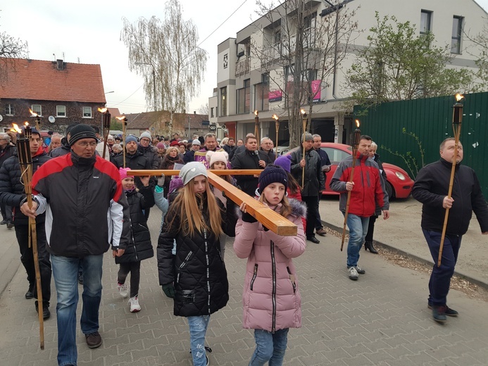 ​Droga Krzyżowana ulicach parafii pw. NMP Różańcowej w Kiełczowie