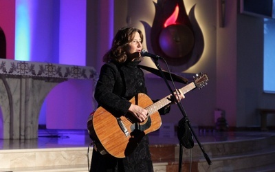 Antonina Krzysztoń zaprosiła słuchaczy do wspólnego śpiewu i modlitwy w kościele księży pallotynów  w Bielsku-Białej.