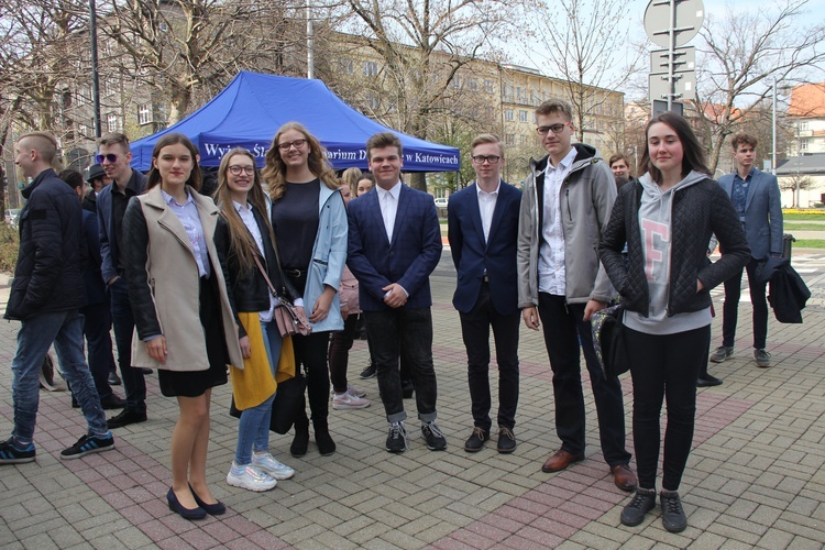 Katowice: rozpoczęło się spotkanie młodych w Katedrze